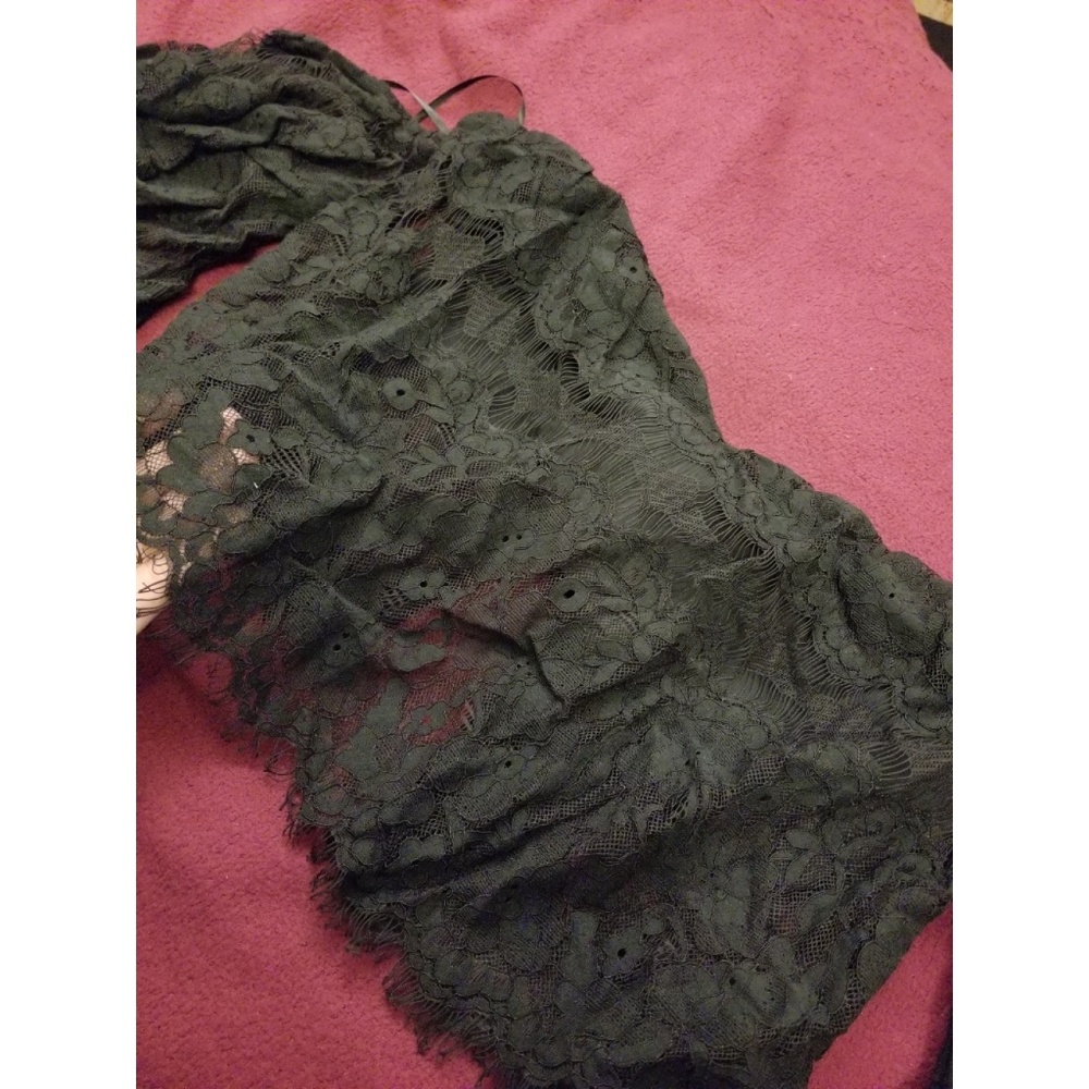 Off shoulder Lace crop top